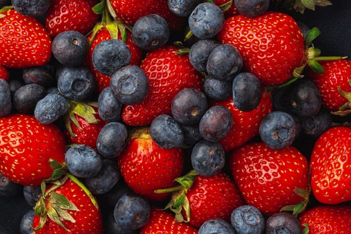 Диетолог Ричардс рассказала, какие ягоды помогают сбросить вес