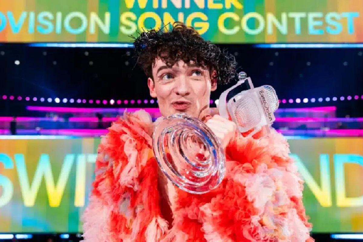 Победитель «Евровидения» певец Nemo разбил свою награду на сцене