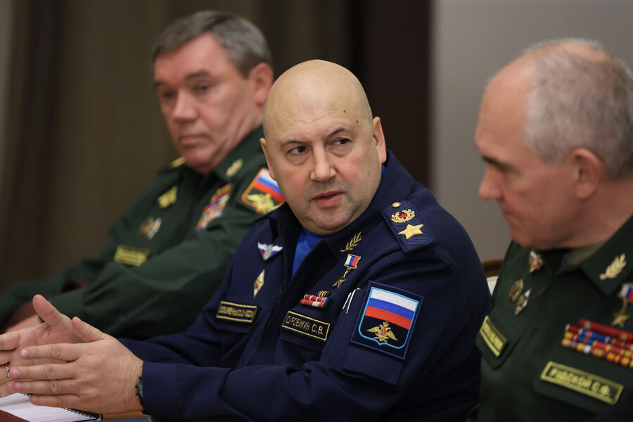 В окружении Суровикина опровергли его визит в Кремль