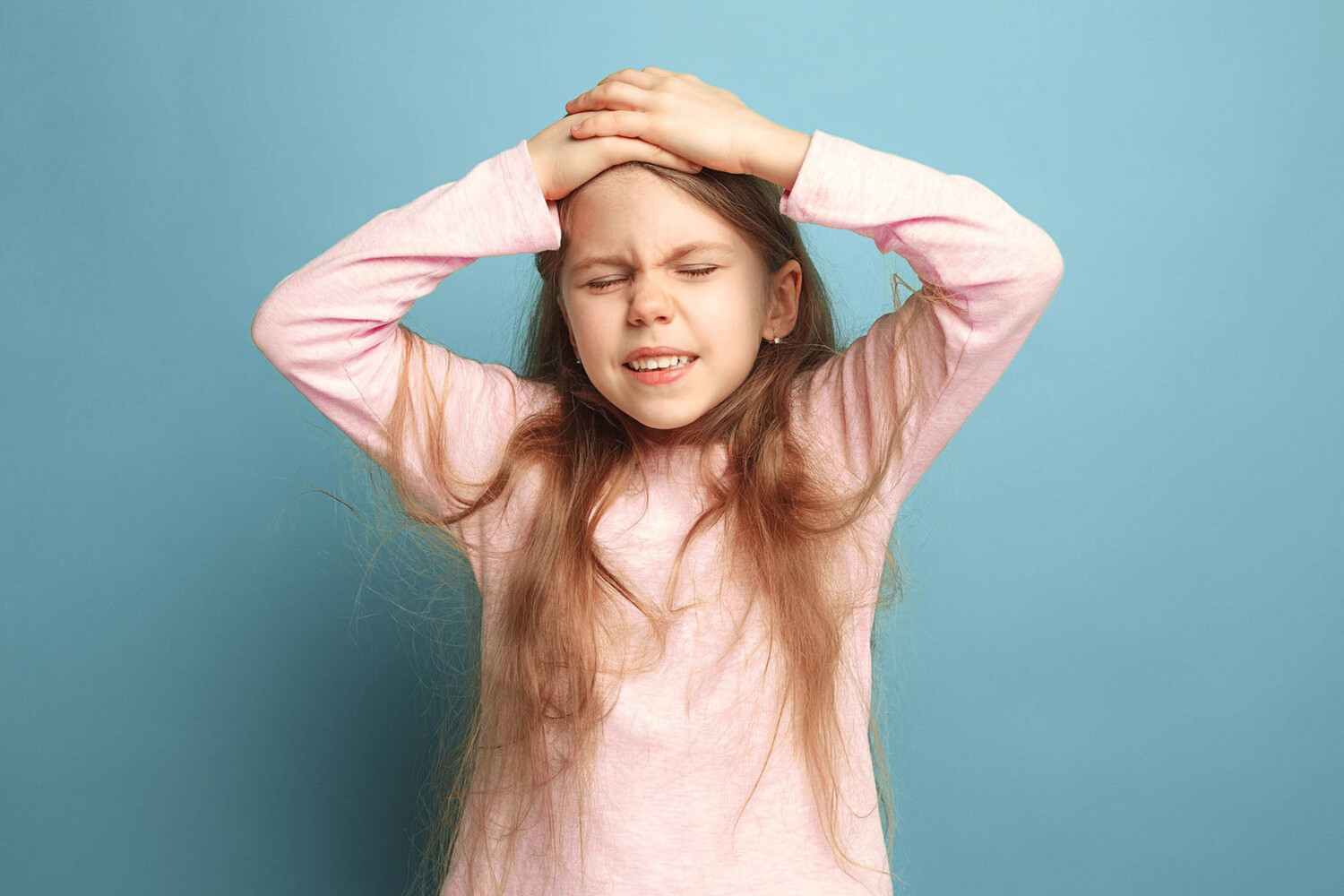 Невролог Демьяновская объяснила, почему нельзя игнорировать головную боль у детей