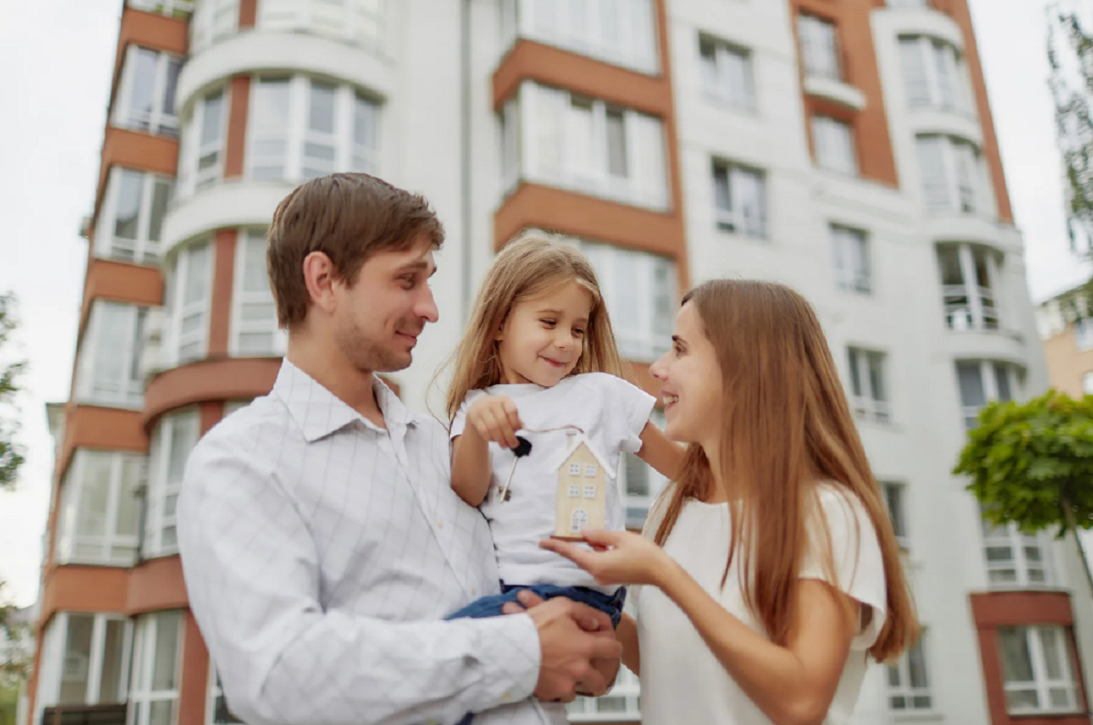 Эксперт Дмитрий Котровский назвал лучший вариант жилья для тех, кто планирует семью