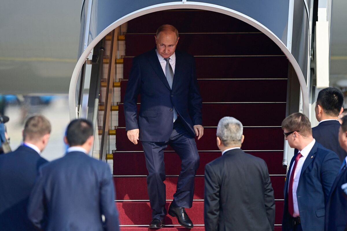 Президент России Владимир Путин продолжает государственный визит в Китай, прибыв в Харбин