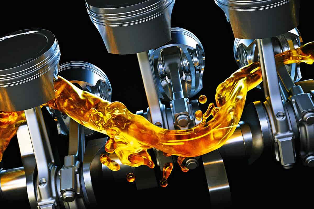Эксперты рассказали, можно ли заливать более вязкое масло в двигатели с большим пробегом