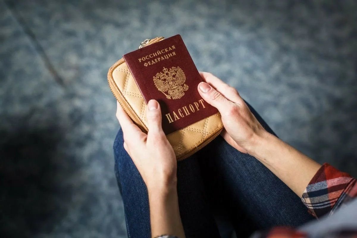 Жителей Омска в ближайшие два дня попросили  носить при себе паспорт