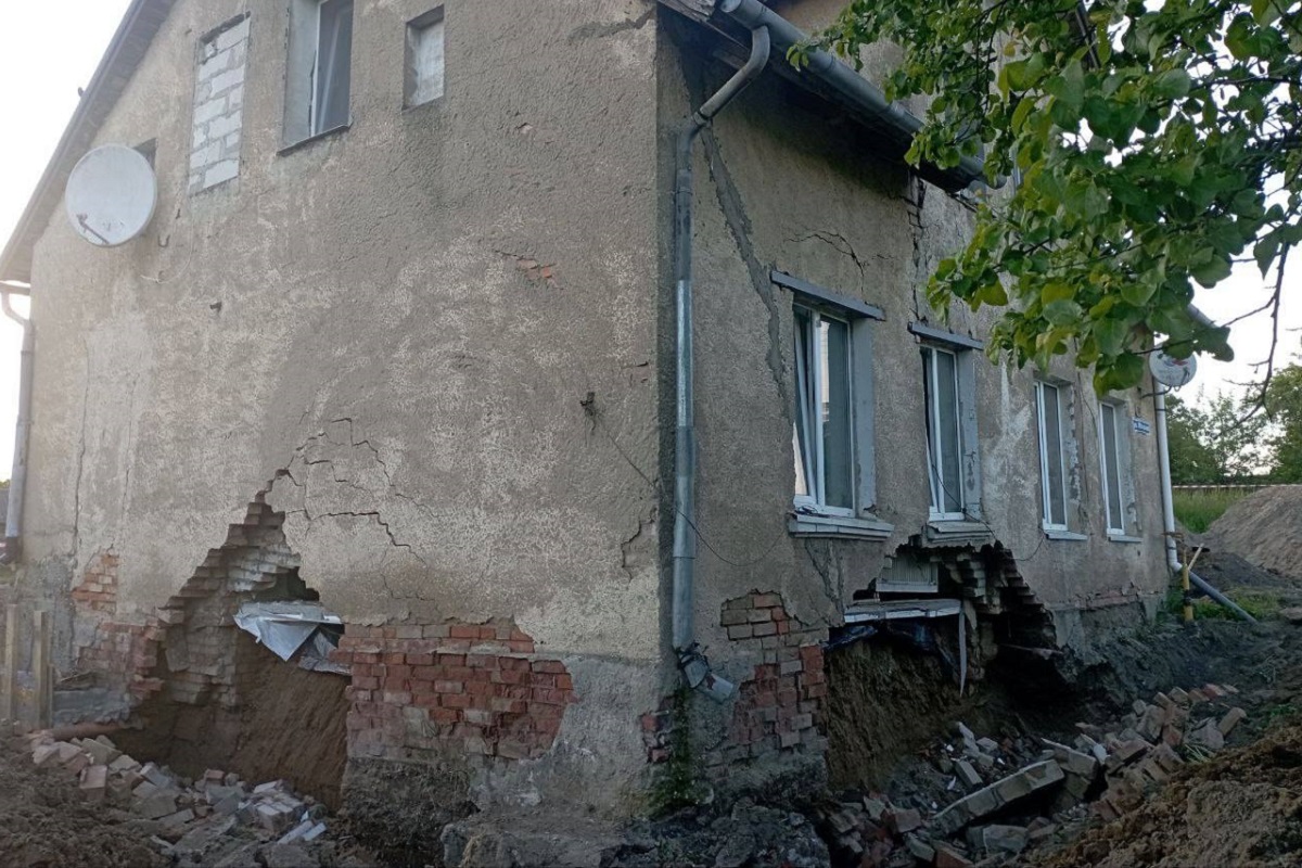 В Гвардейске во время капремонта частично рухнули стена и фундамент жилого дома, прокуратура инициировала проверку