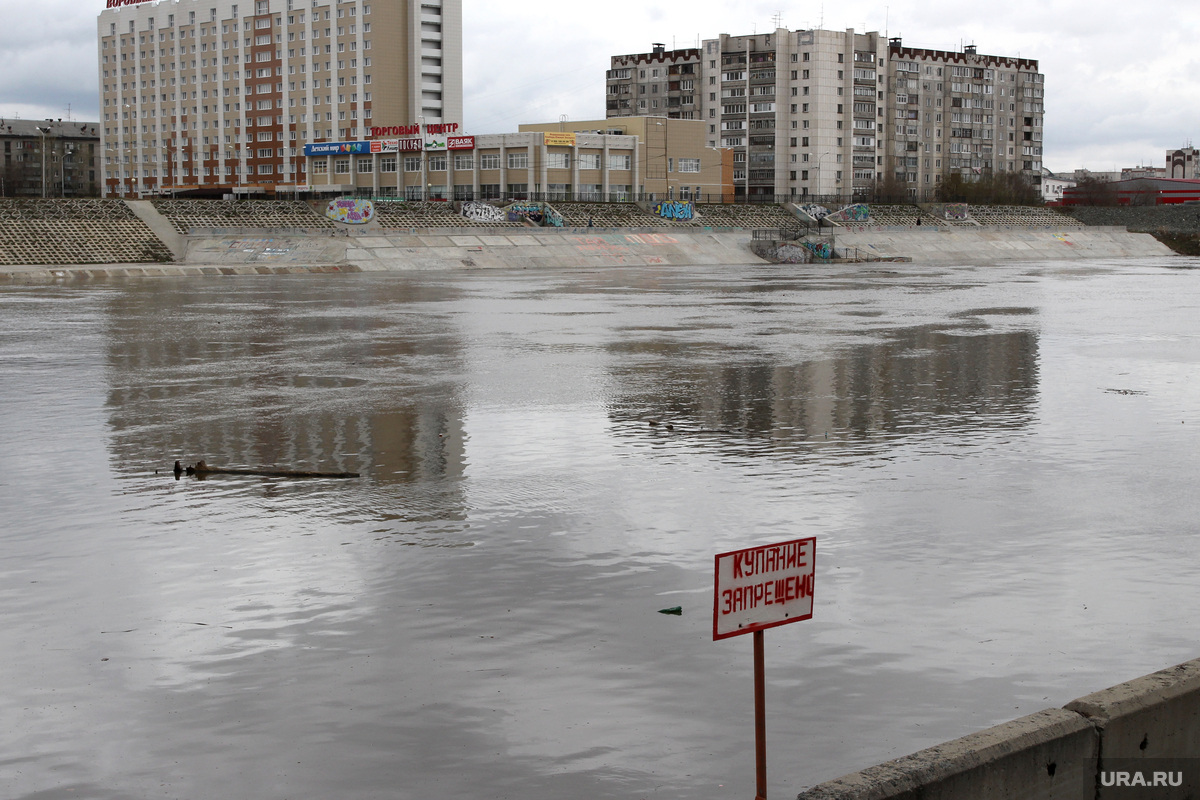 Более тысячи домов освободились от воды в Кургане