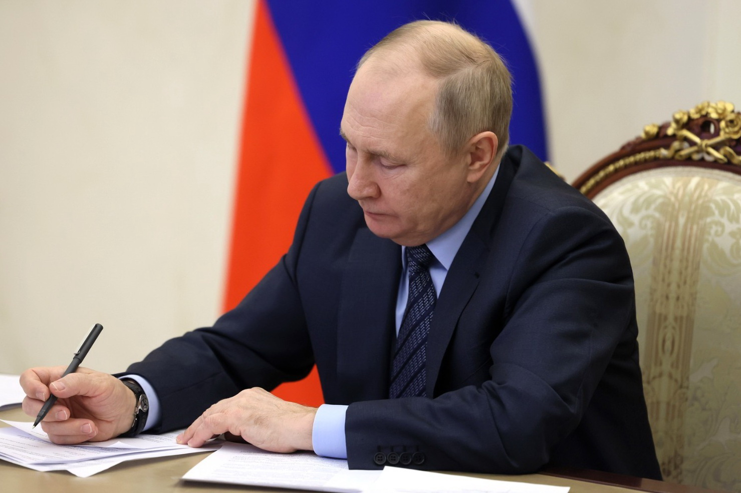 Путин разрешил конфискацию имущества США в России