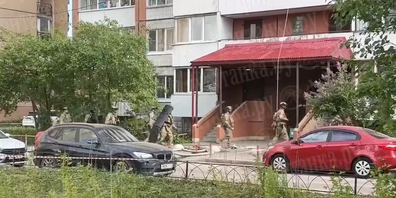 В Петербурге 59-летний мужчина открыл стрельбу по полицейским