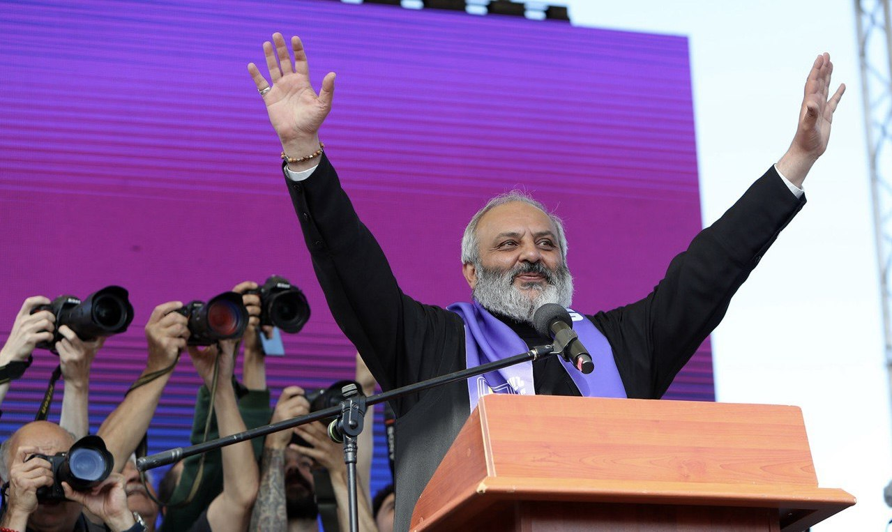 Оппозиция Армении выдвинула своего кандидата в премьеры