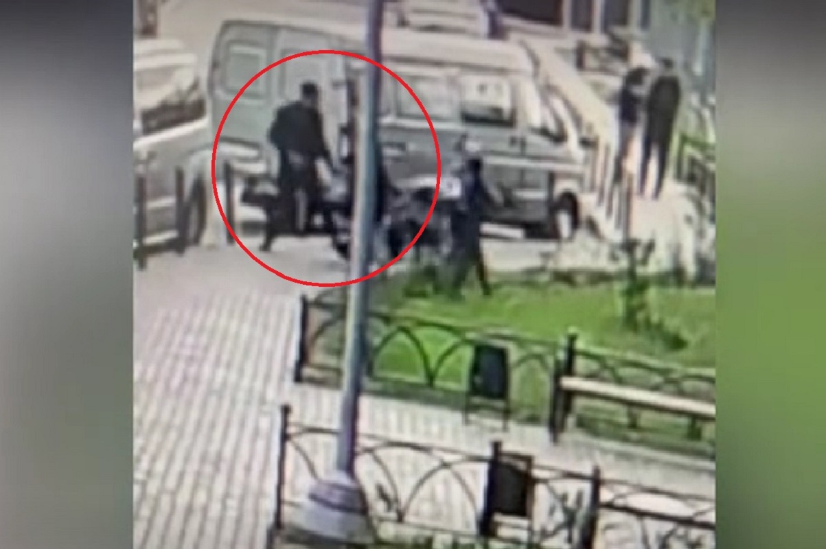 В Люберцах прохожие задержали мужчину, который ударил школьницу кулаком по лицу