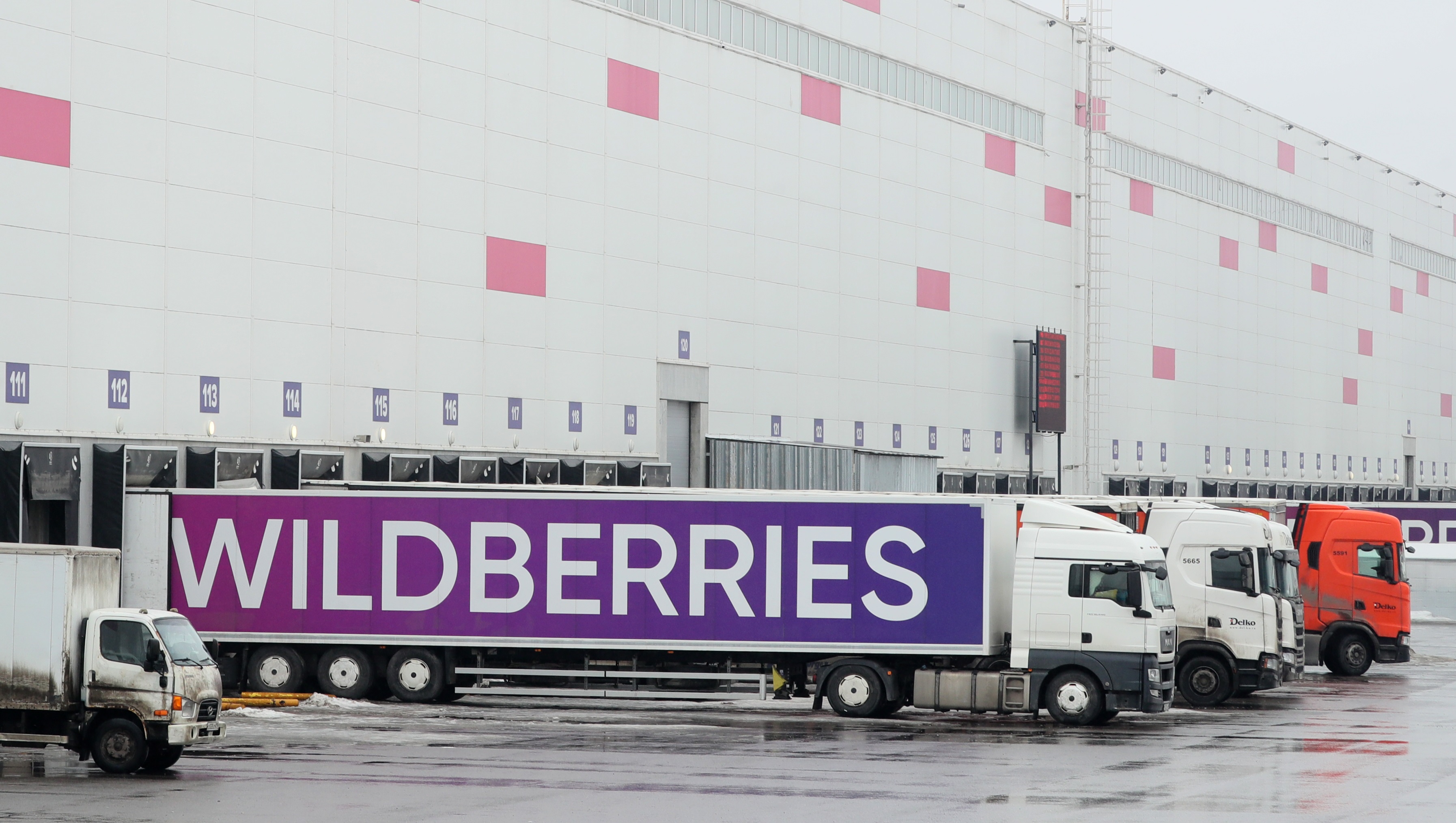 В Екатеринбурге закрыли склад Wildberries после ночной гибели 27-летней  сотрудницы