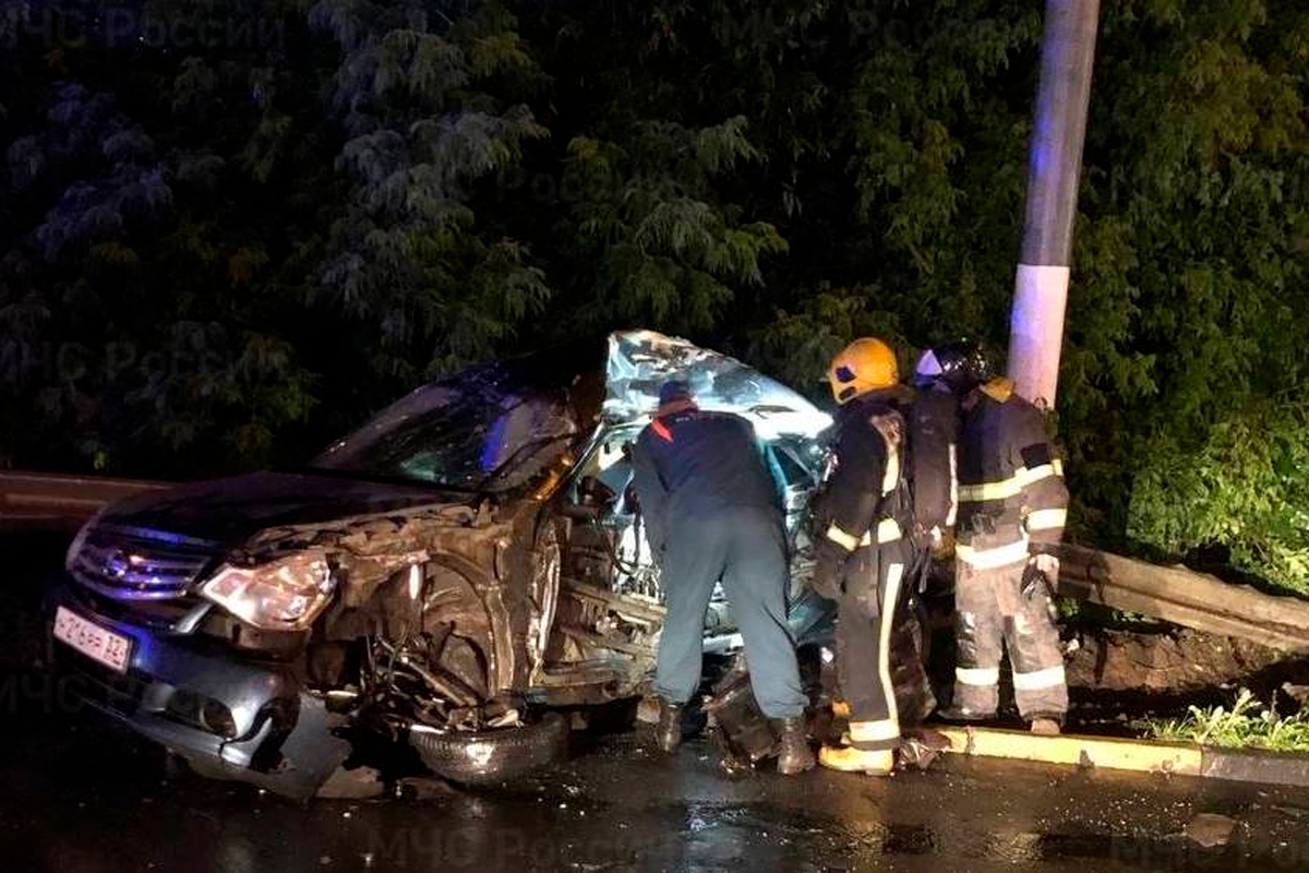 В Брянске спасателям пришлось «выпиливать» пострадавшего после жуткого ДТП