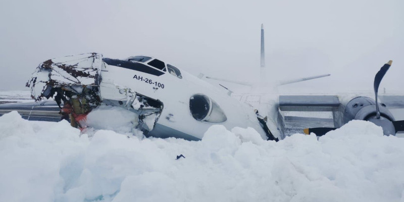 На Ямале три человека пострадали в результате жесткой посадки Ан-26, не дотянувшего до аэродрома
