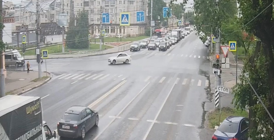 23-летний молодой человек из Иваново совершил на авто опасный маневр
