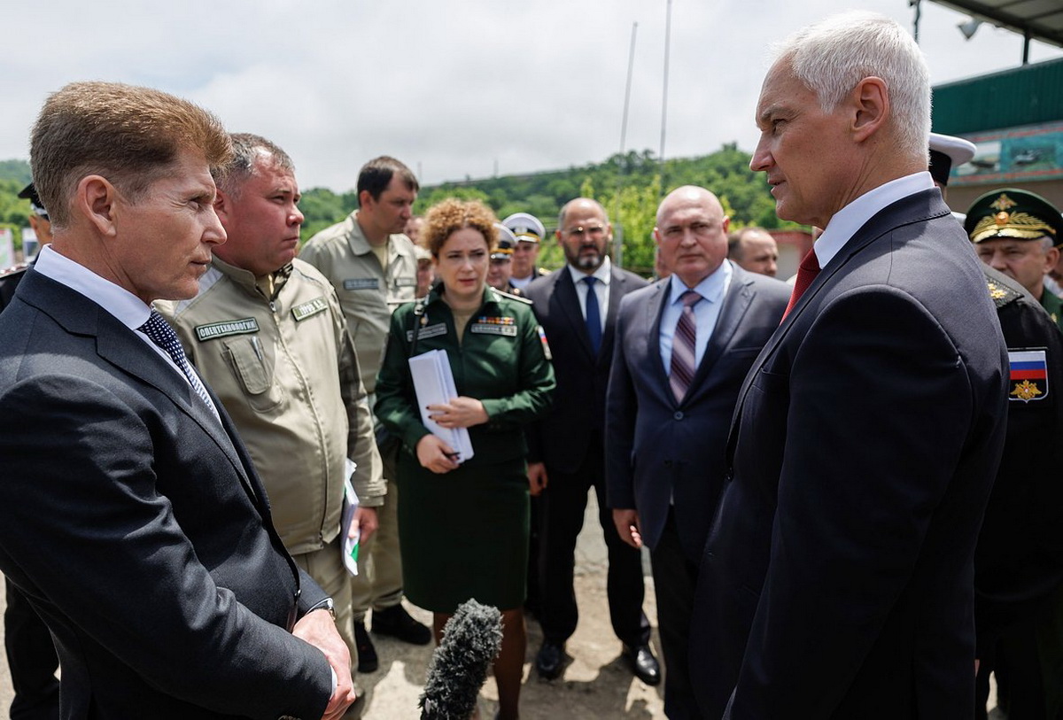 Только попробуйте не сдать в сроки». Министр Белоусов жестко пригрозил  уголовкой военным строителям