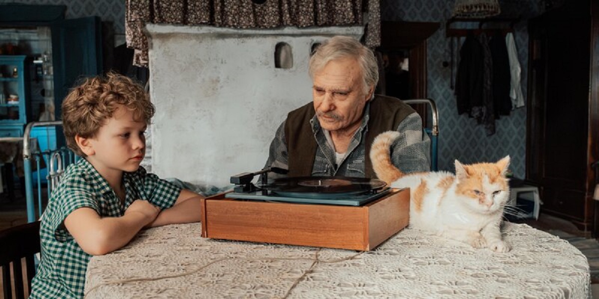 Актера Евгения Цыганова состарили ради роли деда в комедии «Батя 2. Дед»