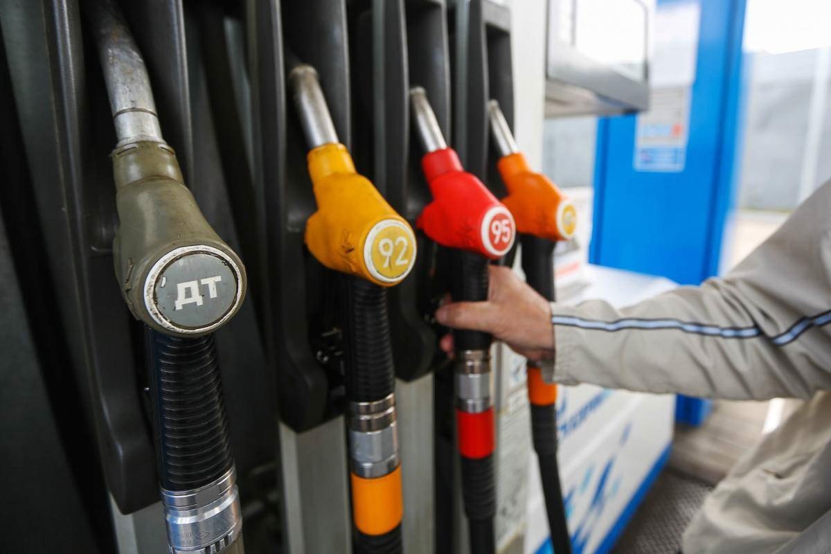 Эксперт нефтегазового рынка Владимир Демидов заявил, угрозы роста цен или дефицита топлива нет