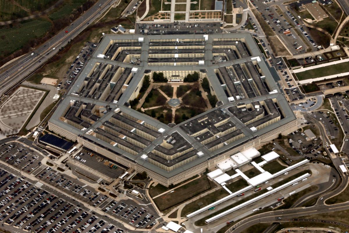 Эксперт Грейзер: Пентагон тратит деньги на бесполезные закупки