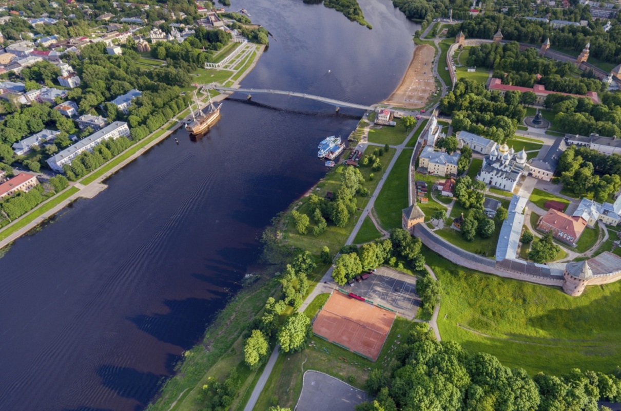 В Великом Новгороде 4 студента из Индии утонули в реке Волхов из-за  сильного течения