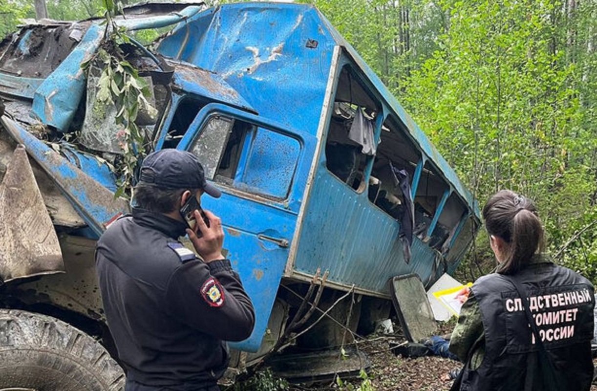 В ходе ДТП с вахтовым грузовиком в Забайкалье погибли 3 человека и 19  пострадали, начата проверка