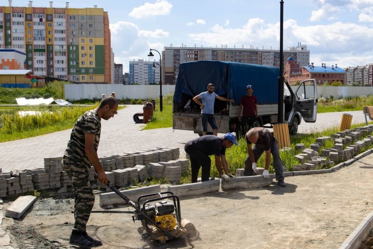 В Кургане приступили к восстановительным работам в парке, пострадавшем  из-за дождей и подтопления