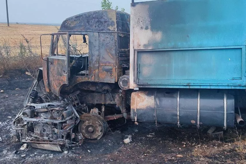 На Кубани водитель погиб в своем автомобиле после столкновения с грузовиком