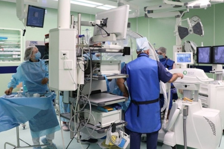 Ведущие врачи-урологи России провели в Абакане уникальные операции