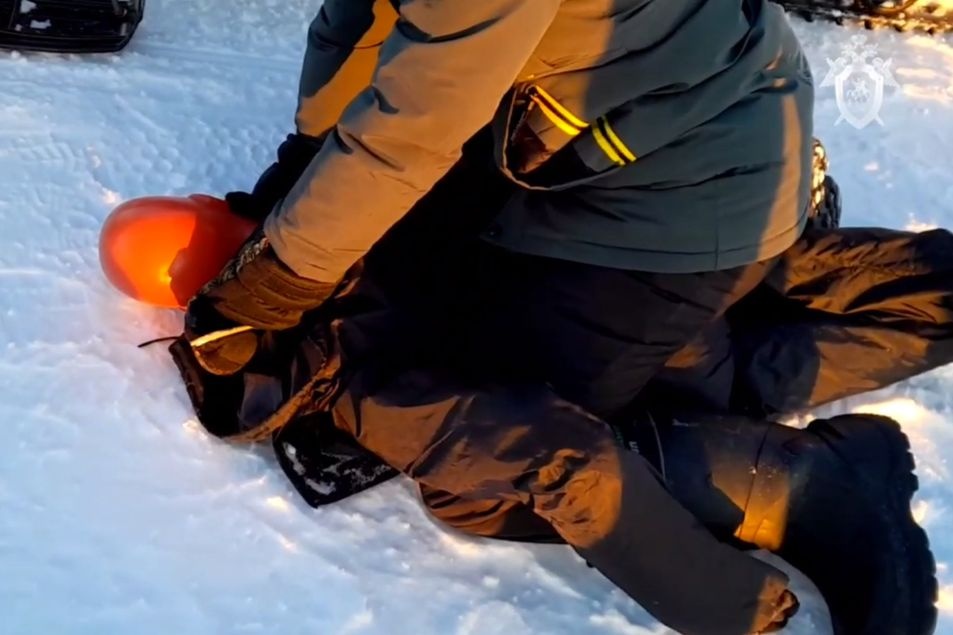 На Ямале мужчина переехал голову родственника на снегоходе