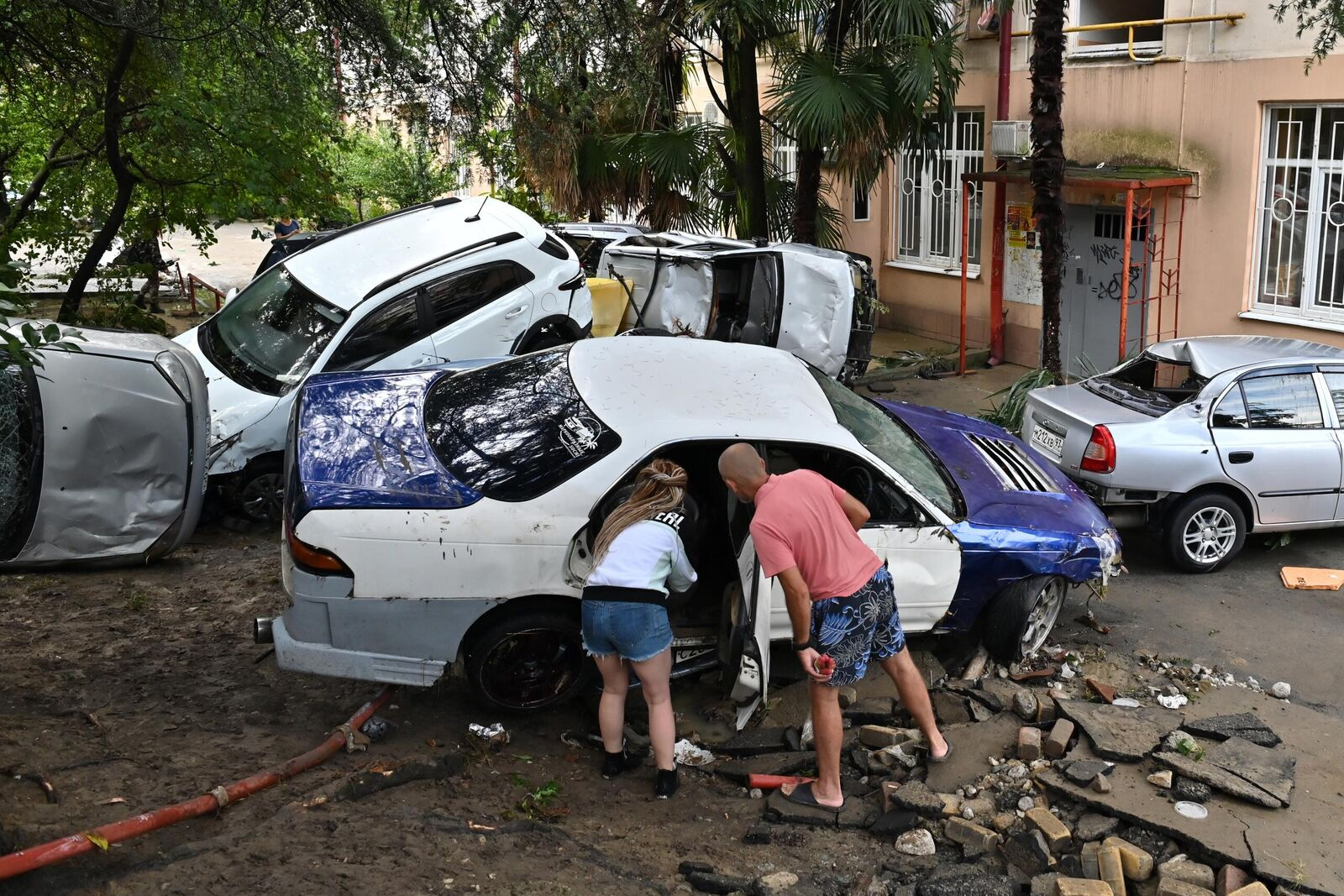 Эксперт по страхованию Мигаль рассказала, кто возместит ущерб авто от стихии
