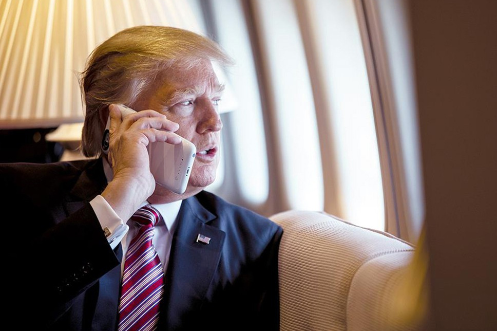 Дональд Трамп проведет с Владимиром Зеленским разговор по телефону