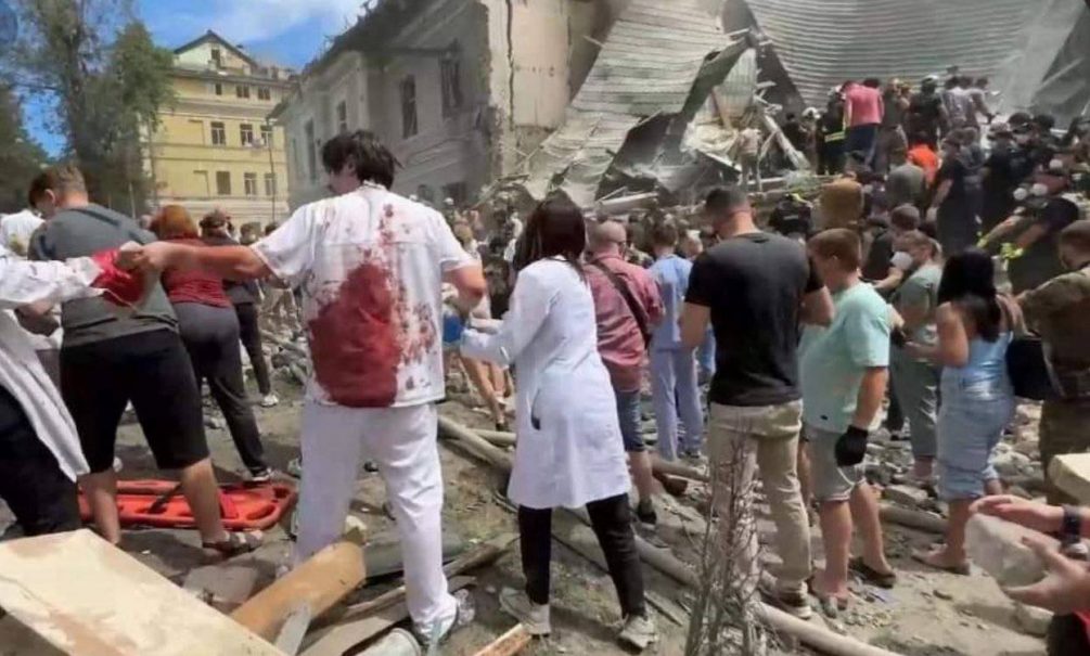 В сети появилось разоблачение «кровавой драмы» после падения ракеты в Киеве