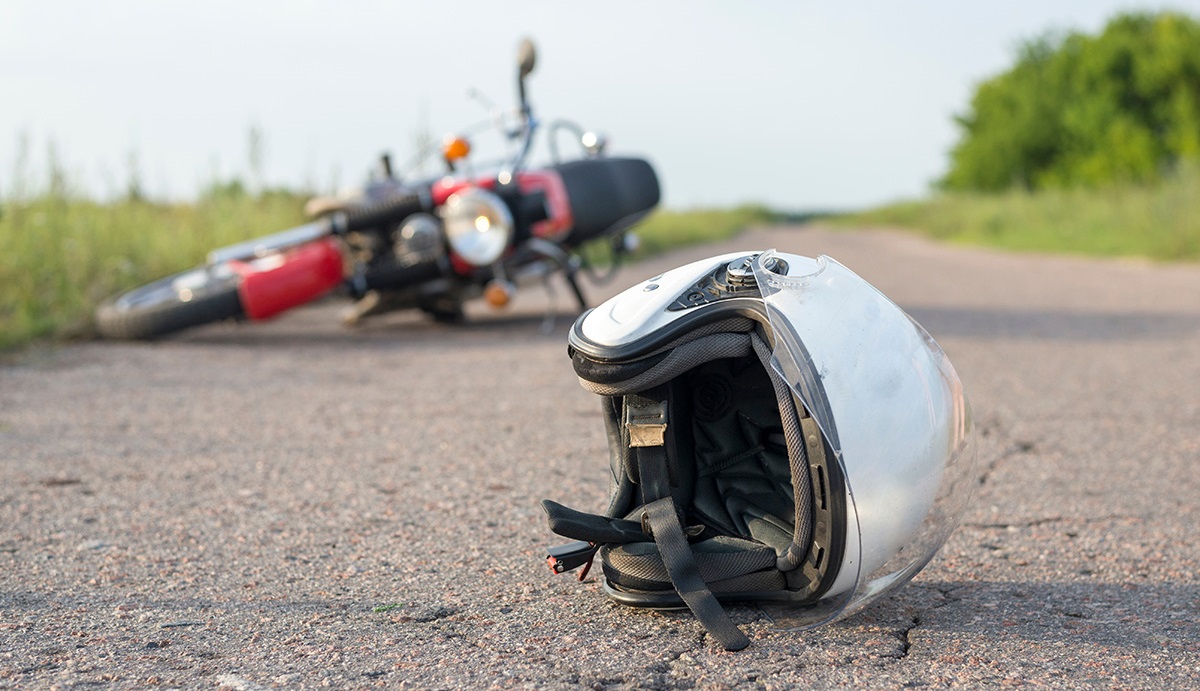 В Костромской области мотоциклист совершил аварию и скрылся, оставив свою пассажирку умирать на обочине