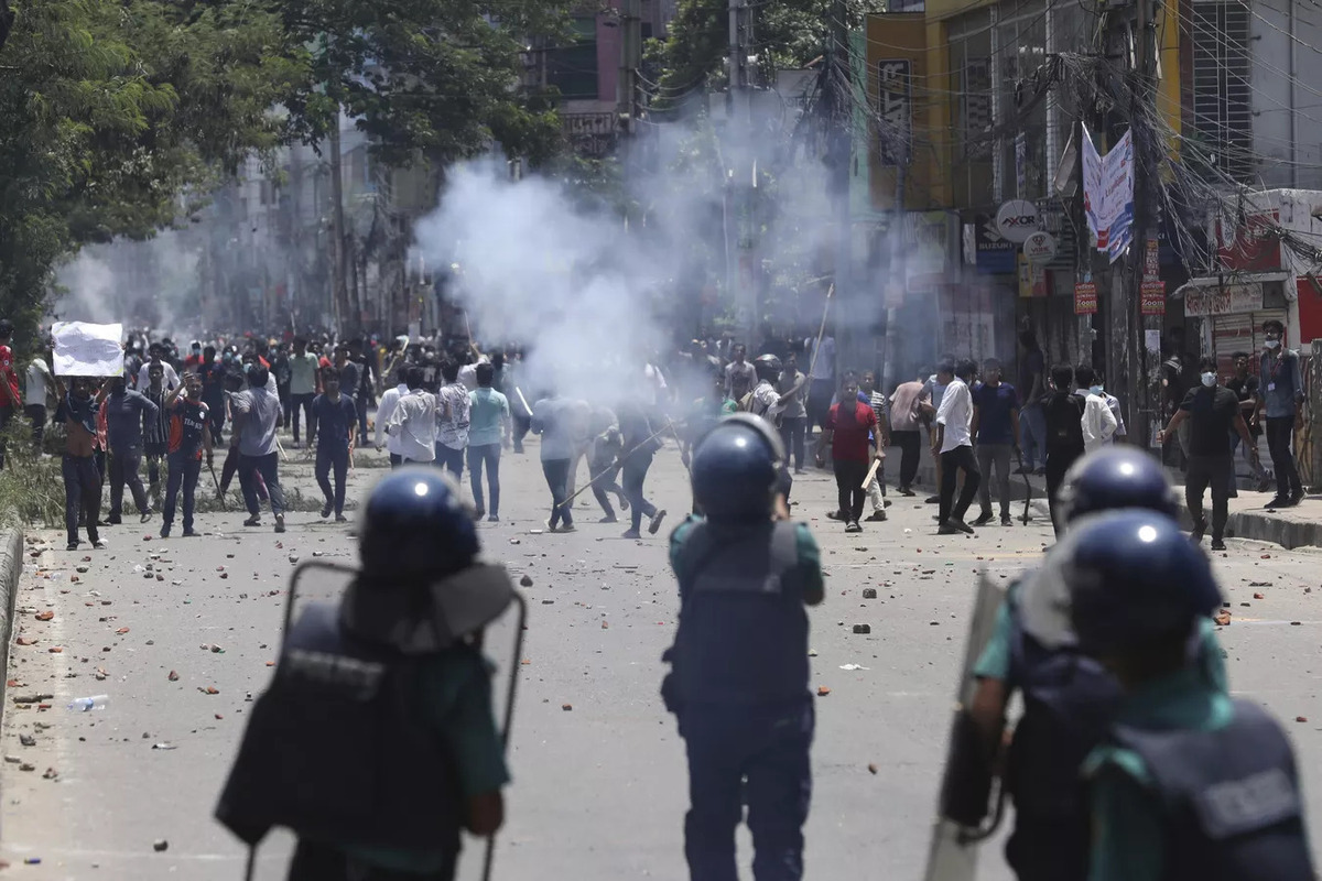 В Дакке полиция открыла огонь по демонстрантам