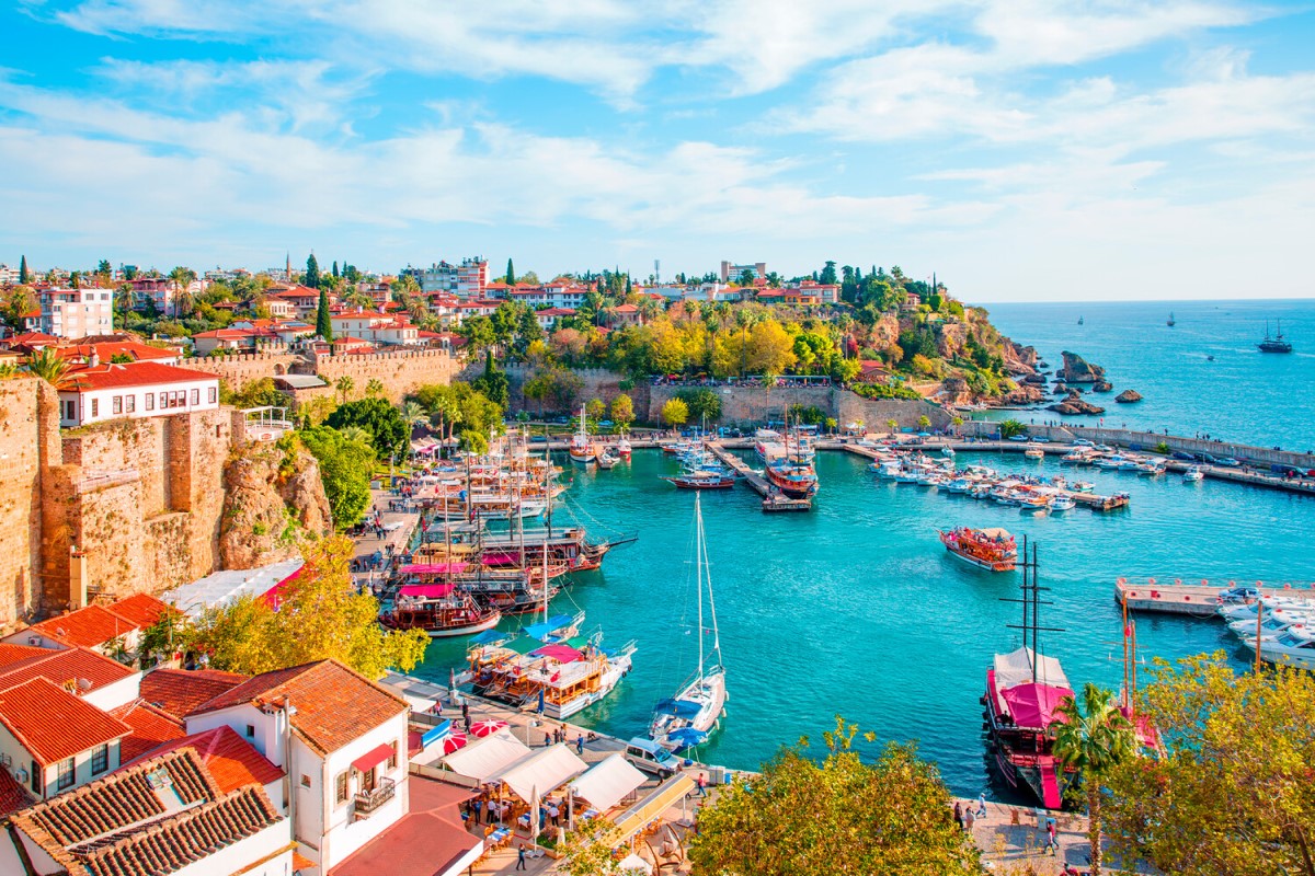 Турецкие рестораны пустуют в пик туристического сезона