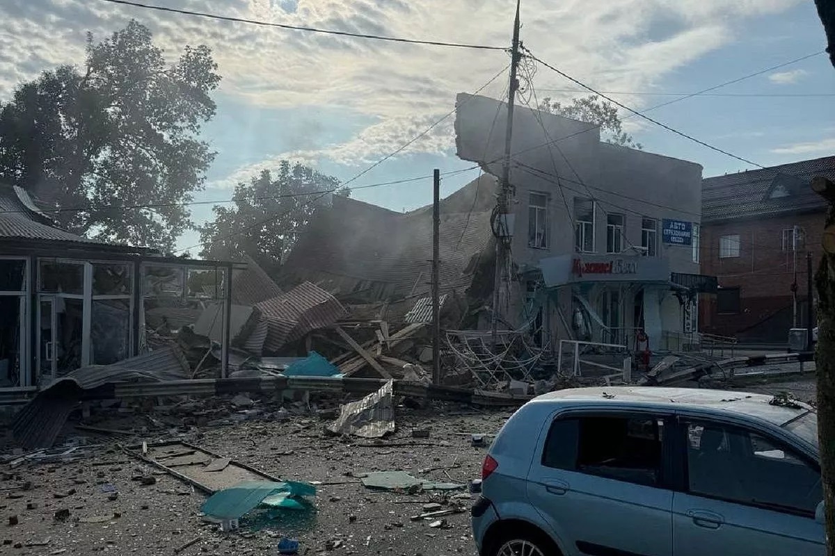 Количество пострадавших при взрыве в ТЦ в Апшеронске увеличилось до 14, поиск людей продолжается