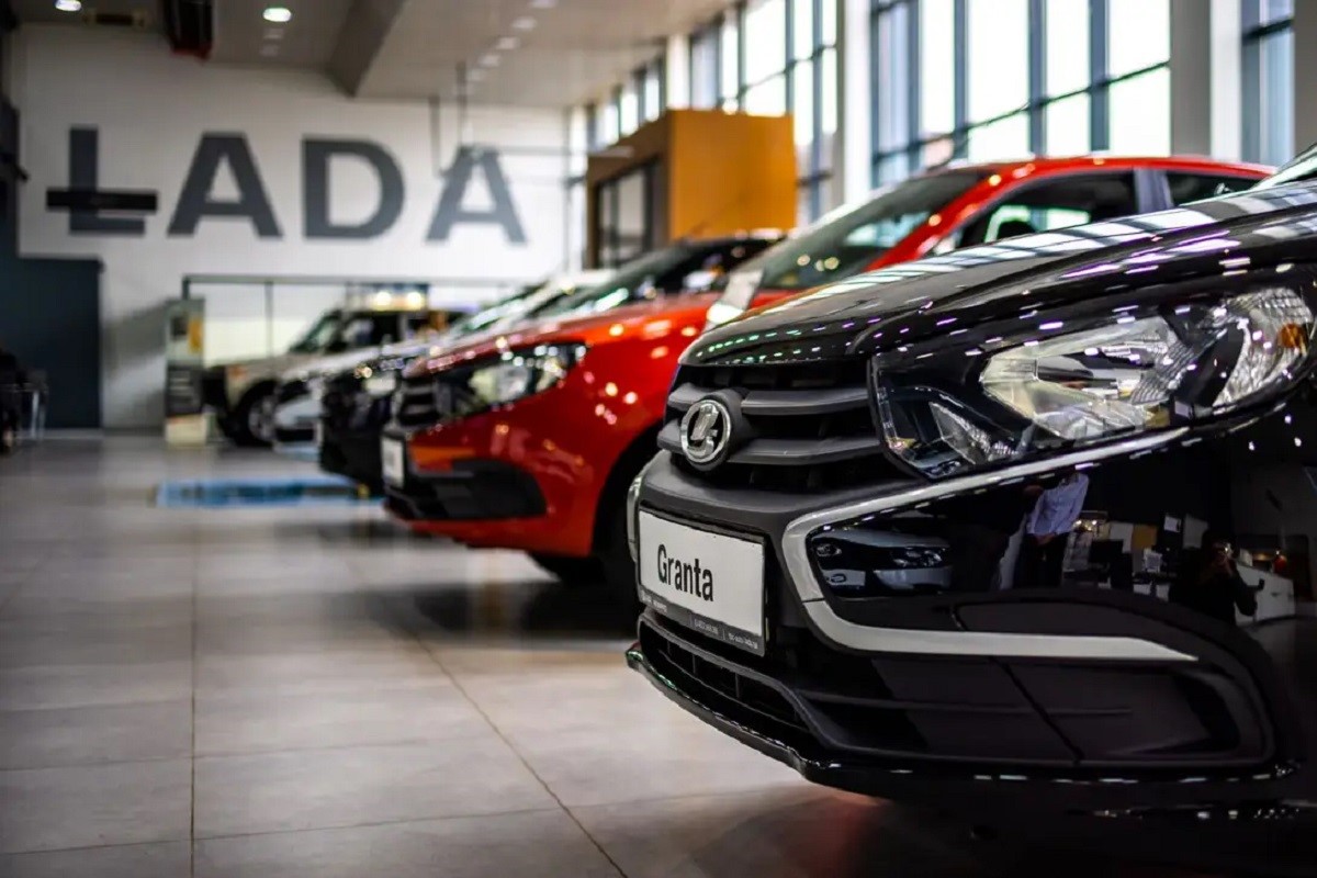 Соколов сообщил, когда начнется производство внедорожников Lada Niva Sport