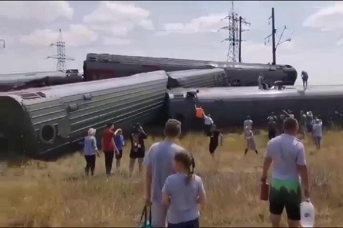 Пассажирский поезд «Казань–Адлер» сошел с рельсов под Волгоградом, количество пострадавших уточняется