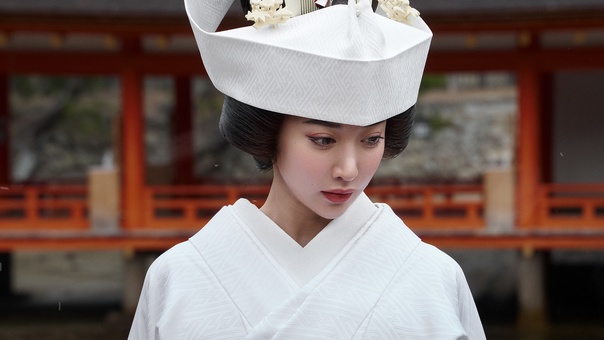 В Японии невесты проводят церемонию бракосочетания без участия жениха