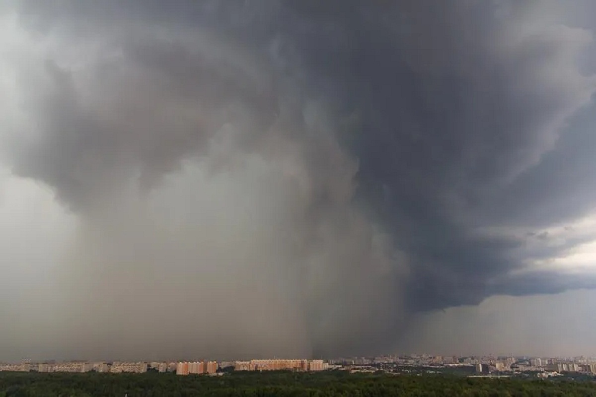 Из-за урагана «Орхан» за сутки в Москве выпала половина месячной нормы осадков