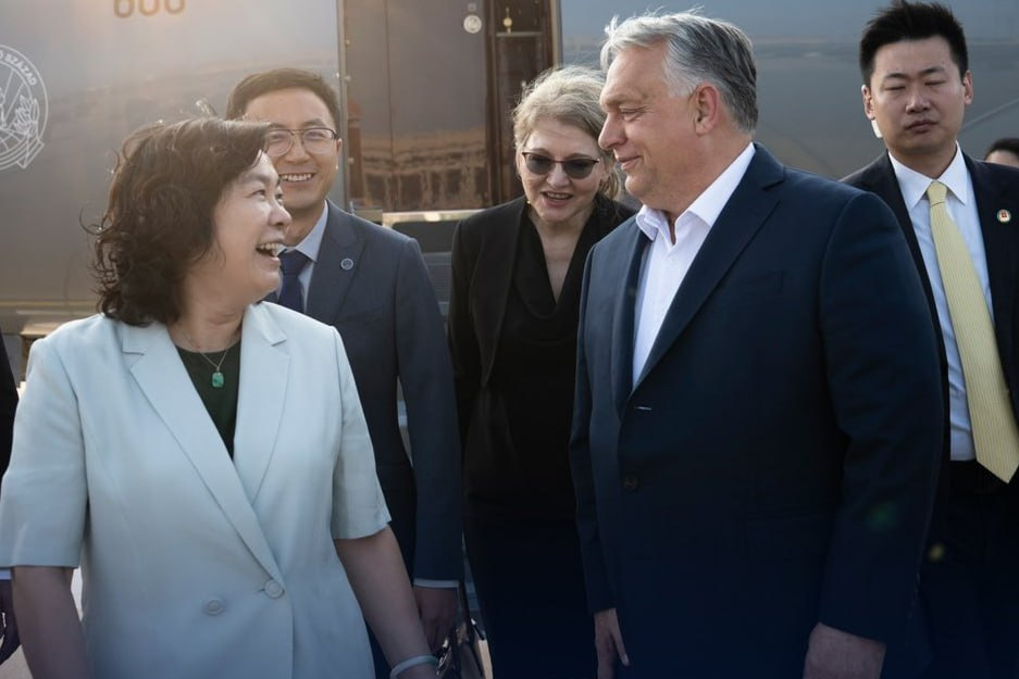 Премьер Венгрии Орбан прибыл в Пекин с продолжением «мирной миссии»