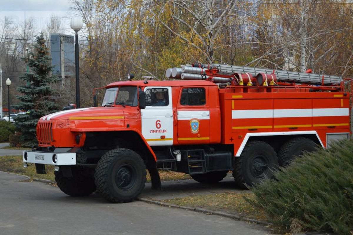 В Липецке пожар уничтожил склад со всем имуществом