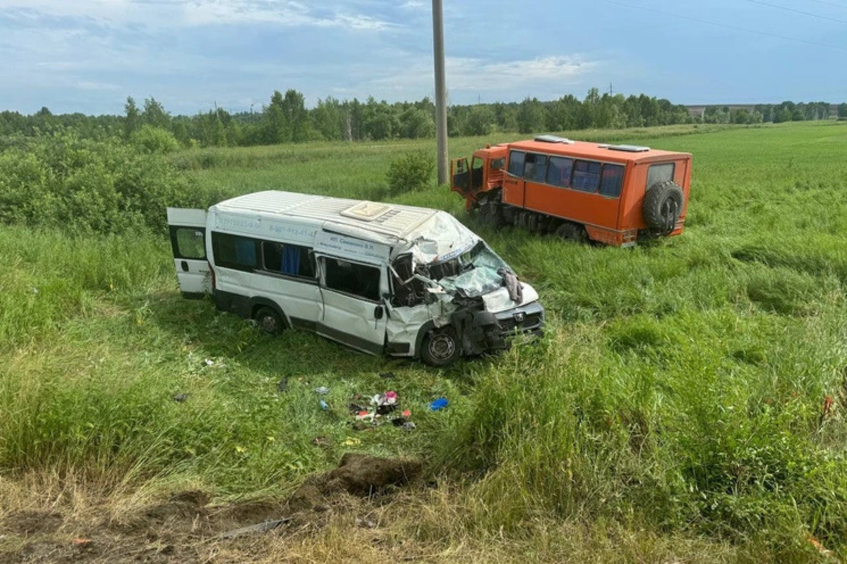 Авария в Красноярском крае с участием микроавтобуса произошла в том же месте и в тот же день, что и 5 лет назад