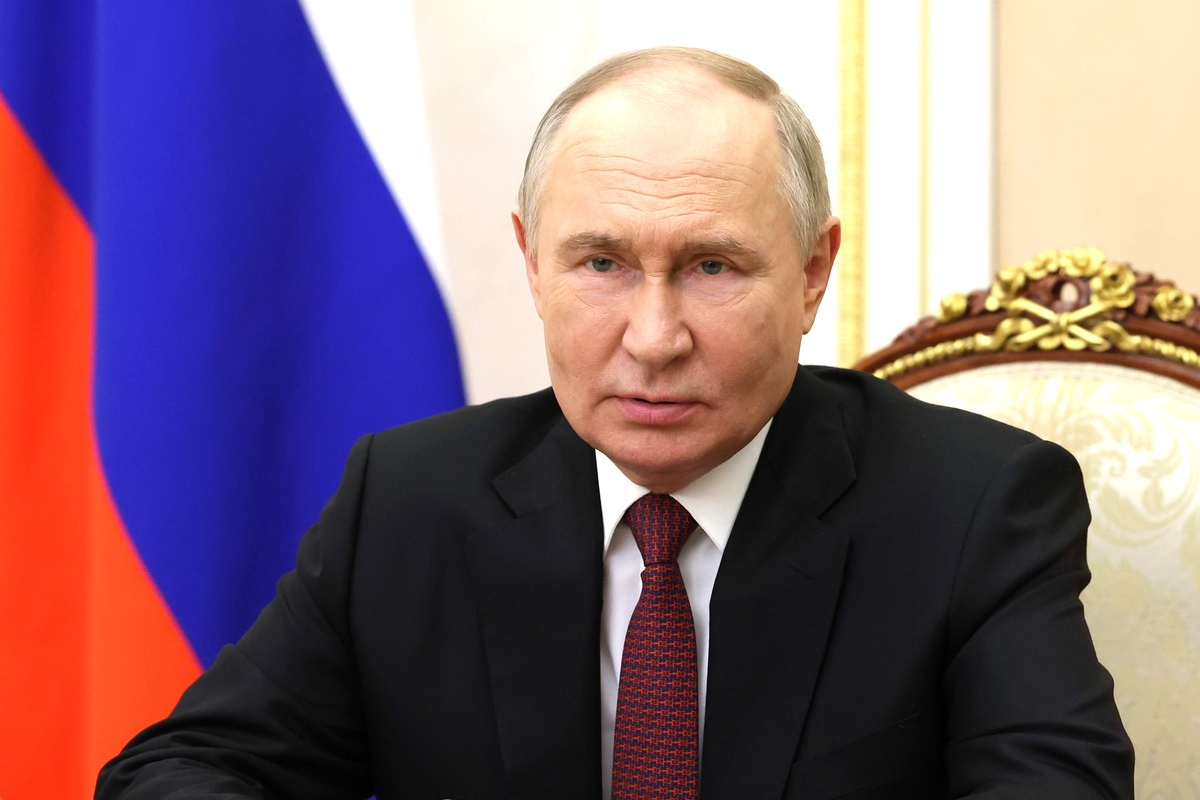 Путин проиндексировал оклады госслужащим, в том числе дипломатам