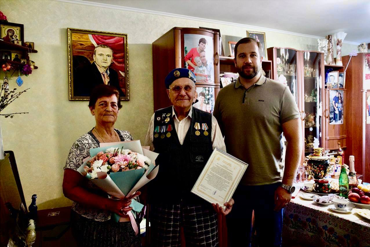 Михаил Собакин поздравил пару из Чехова, прожившую в браке 55 лет