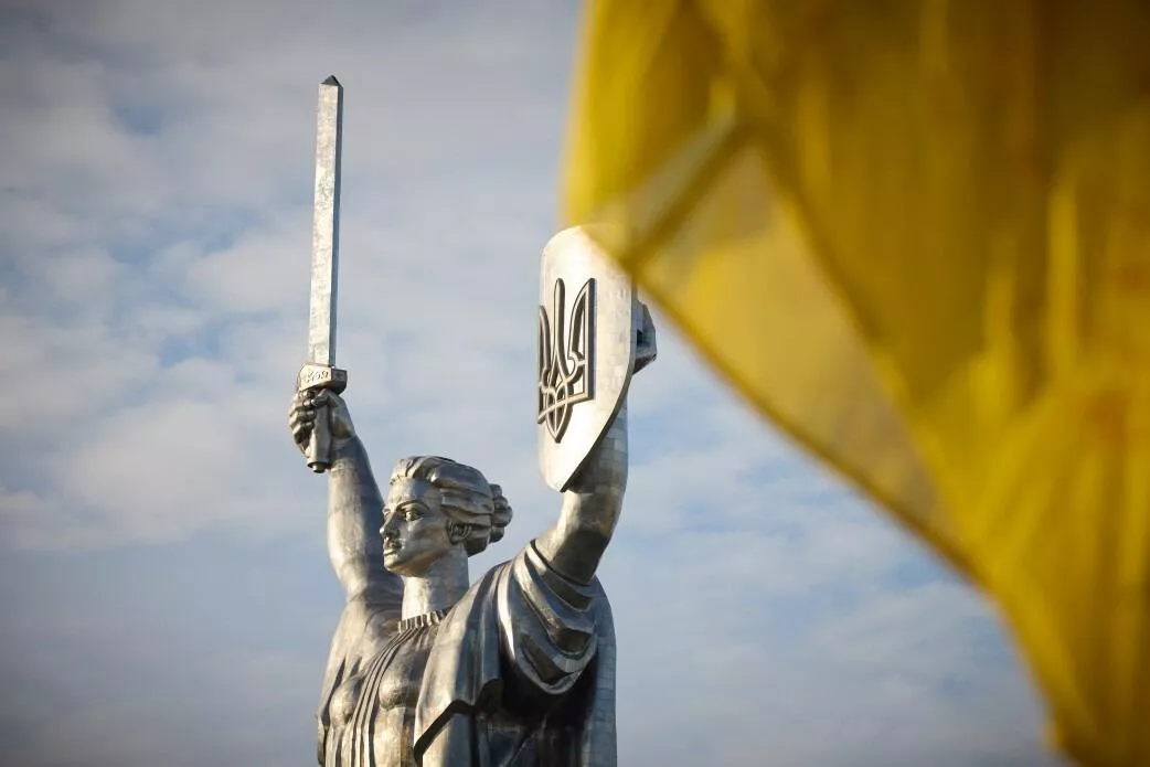 На монументе «Родина-мать» в Киеве заметили коррозию