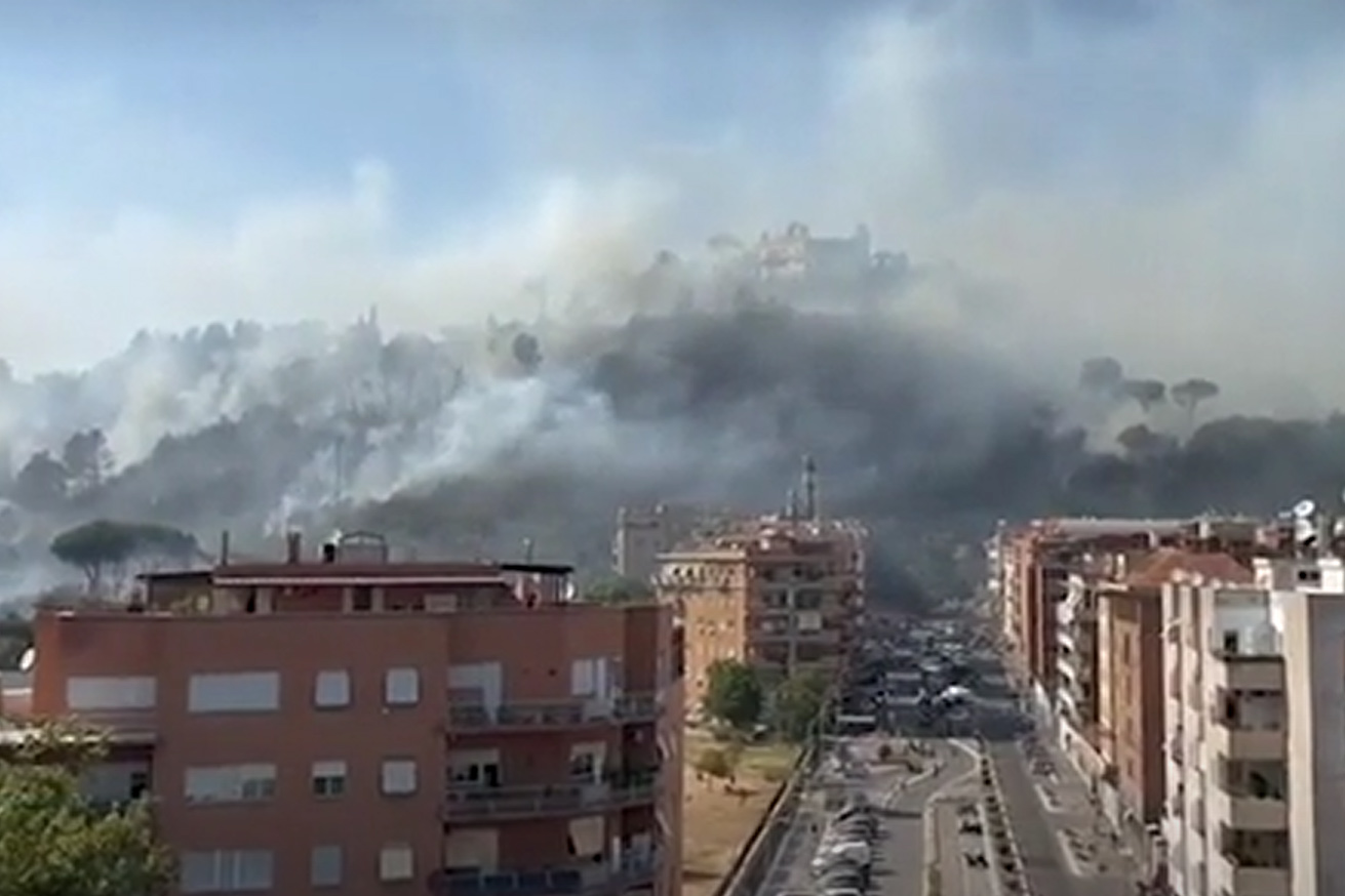 В Риме произошел пожар, идет эвакуация людей