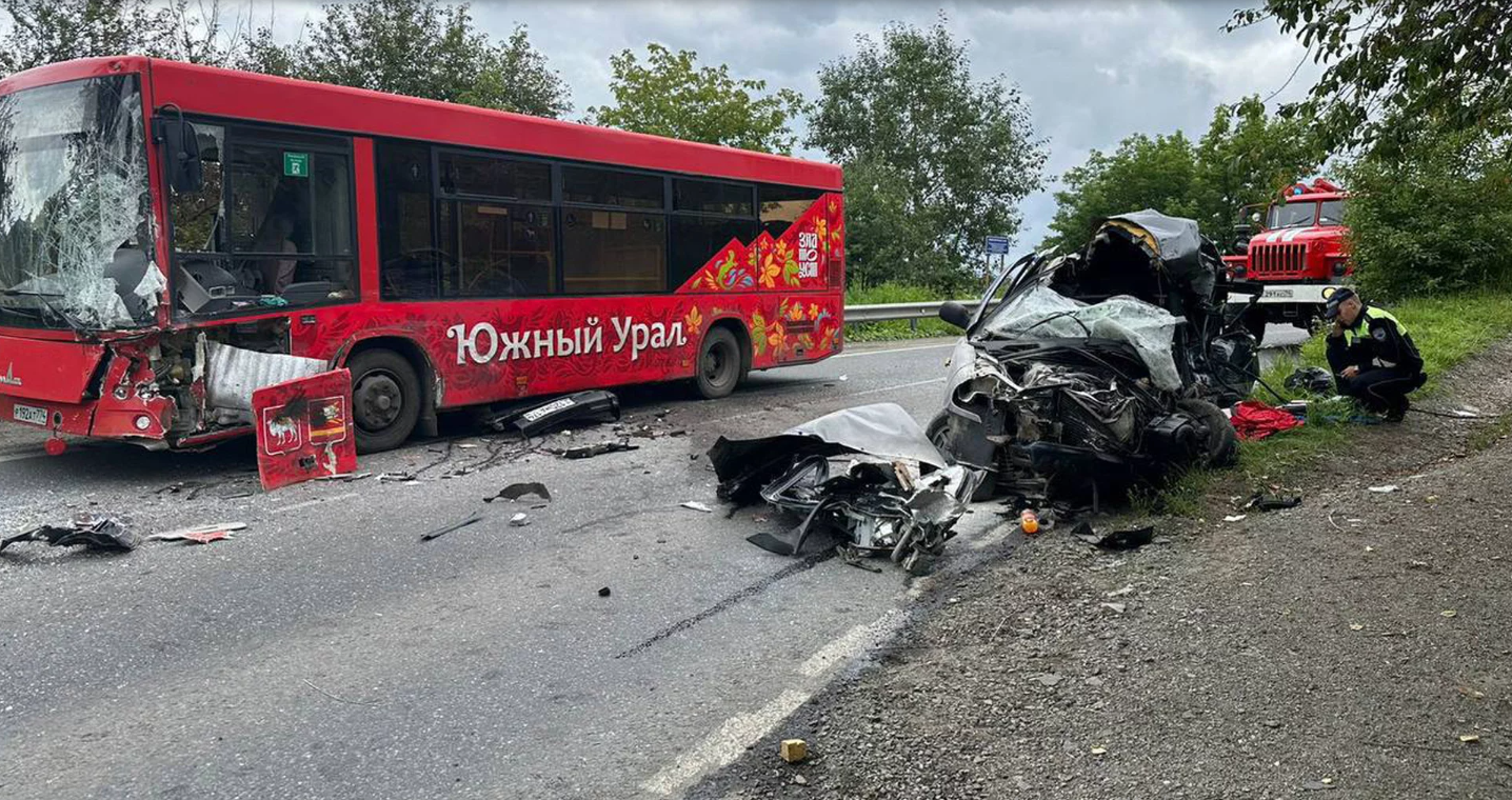 В Челябинской области в страшном ДТП с автобусом погиб человек