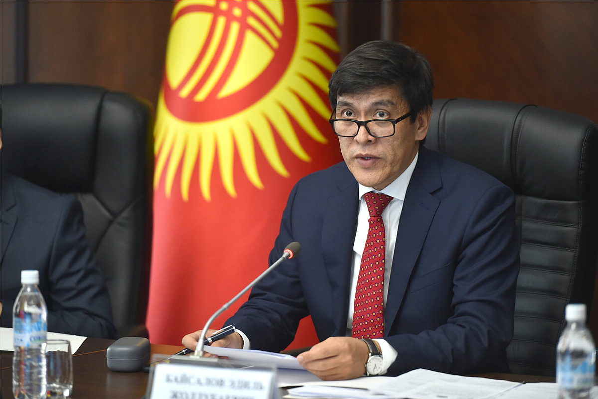 Киргизия надеется, что Россия не запретит работать киргизам в сферах образования и медицины