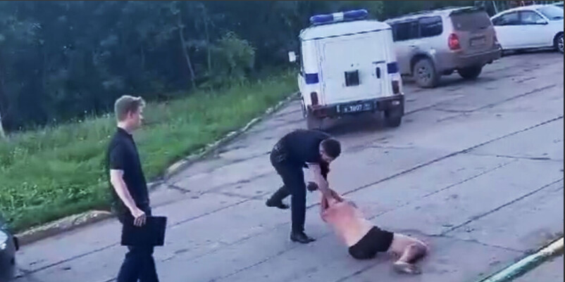В Коми одноногий боец СВО напал на полицейского