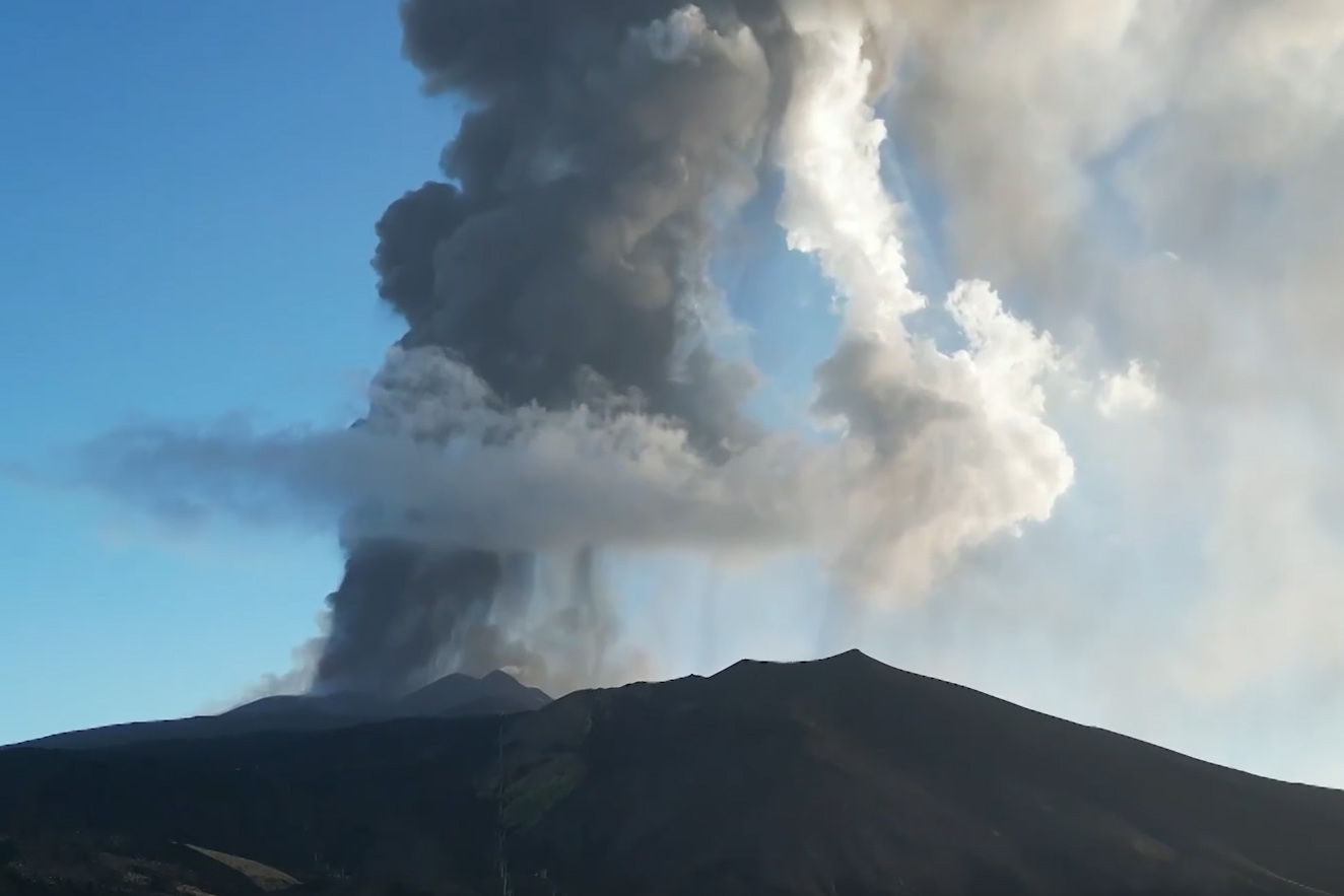 На Сицилии произошло извержение одного из крупнейших вулканов Европы